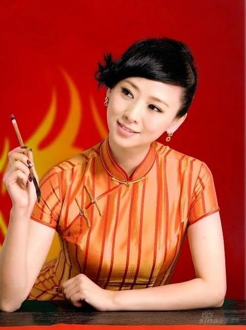 翁虹完美诠释中国红娇俏妩媚玩转女人味(图)