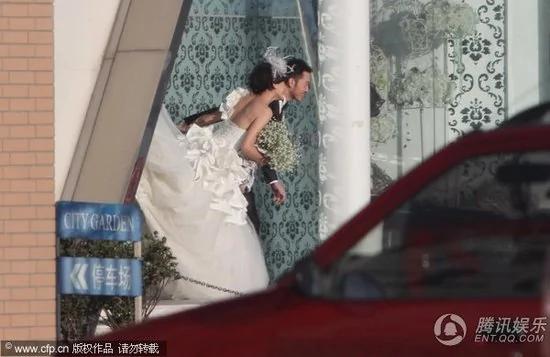 胡可沙溢拍婚纱照 好事将近赴酒店似准备婚礼（组图）