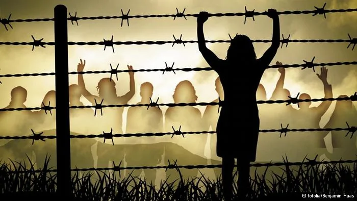 © Benjamin Haas- Fotolia.com
Barbed wire© Benjamin Haas#12607776
Freiheit ard bezirk melk frank china draht eingefangen ergreifung ethnisch festnahme folter frei freiheit gefangener gefängniss getto gruppe häftling insarat jail kampf kommunismus korruption krief landesgericht leute menschlich opfer peoples politisch rebellados rebellion regierungssitz religion republik rotten schmale flügel territorien tiber verloren volksauflauf wand zaun zonaria