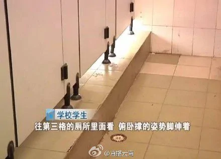 云南大学女厕所又现变态偷窥男？警方：将对事件进行核查