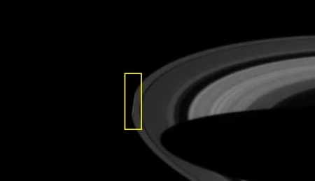 根据伯格伦的分析，土星环边缘出现的巨大飞行物（视频截图）